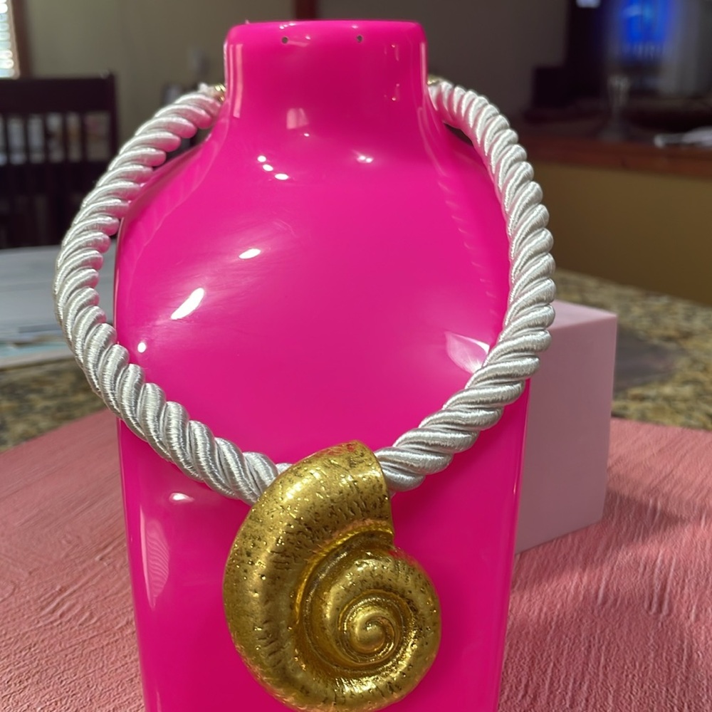 Pretty Little Thing Shell Necklace - Picture 7 of 7